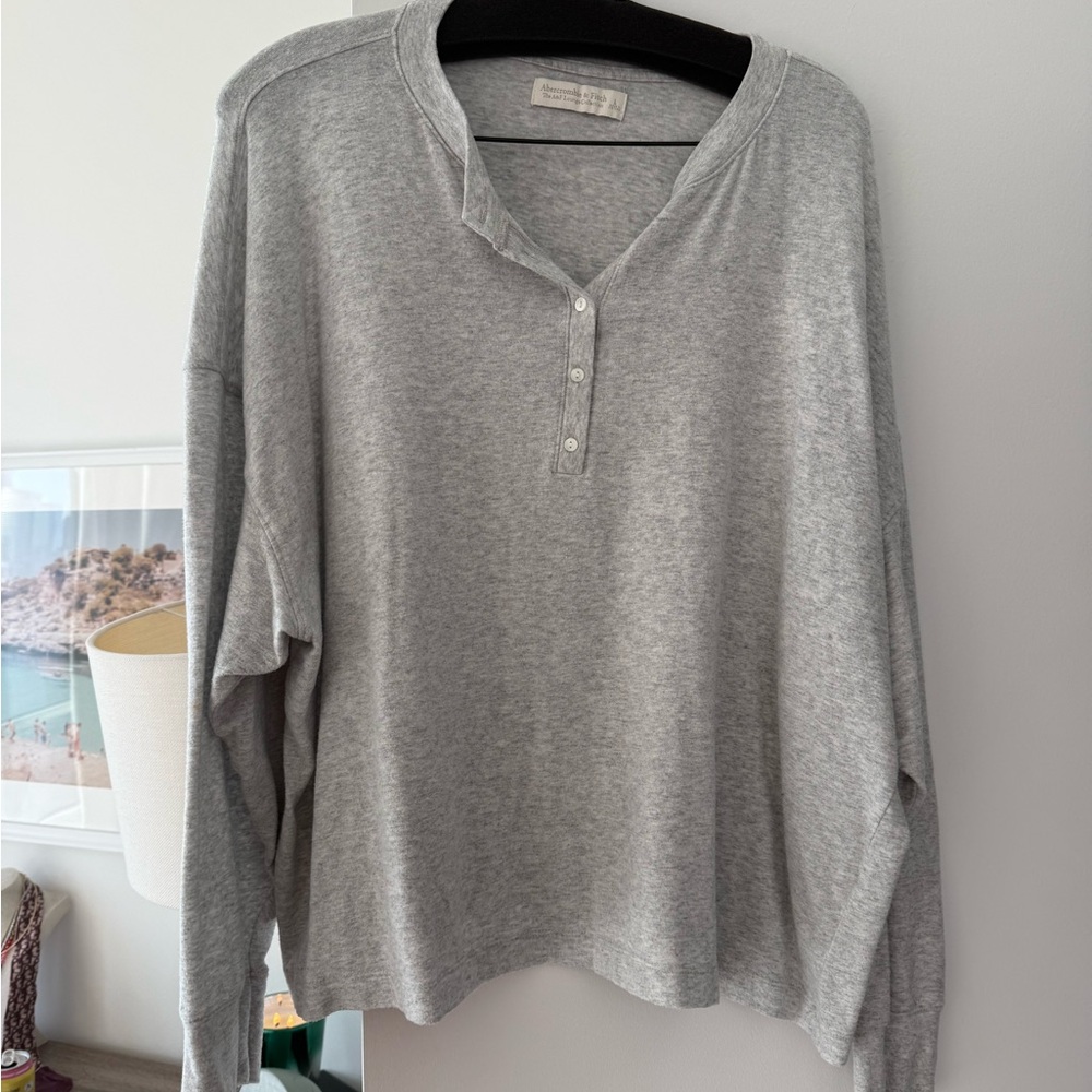 Abercrombie & Fitch Light Gray Button Down Shirt